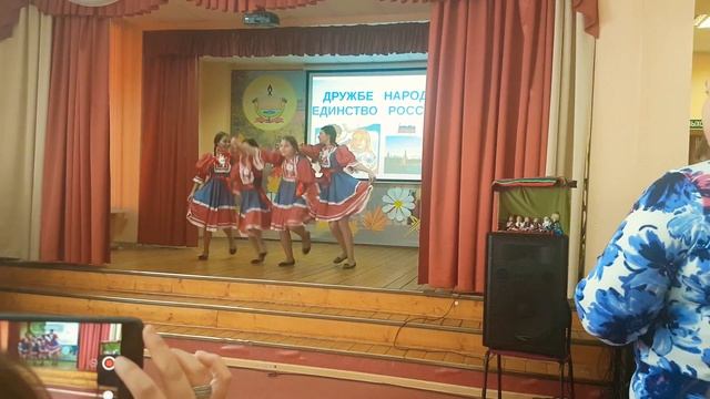 Саида Отарова танцует русский народный танец смотреть онлайн