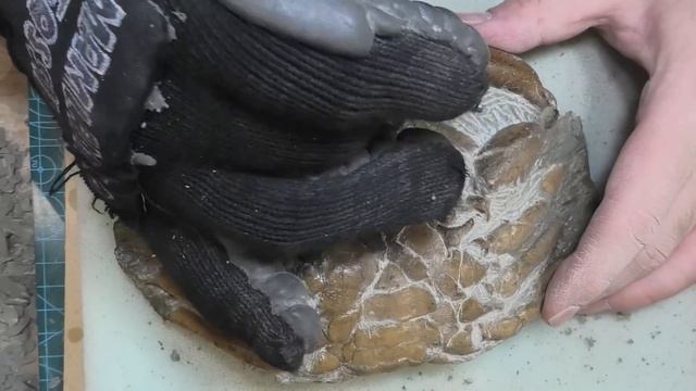 Fossil crab prep: remove all the rock! Prepping a crab fossil I found on the beach смотреть онлайн