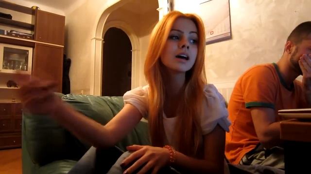 Красивая девушка красиво поет смотреть онлайн