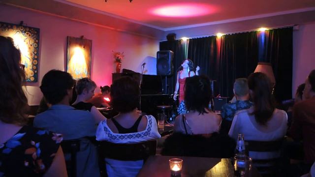 Miss Jasmine Pearl - Cabaret Singer - Sway - Dean Martin смотреть онлайн