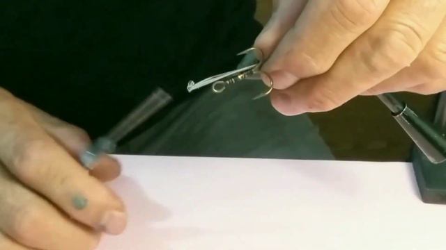 #82 Как сделать опушку на тройнике для блесны из материалов для изготовления мушек для нахлыста. смотреть онлайн