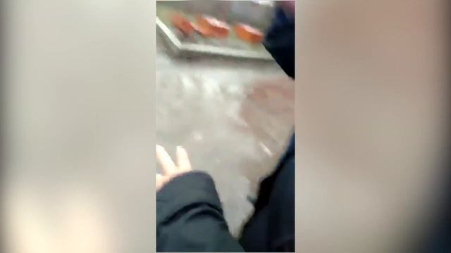 Парень приставал к девочке смотреть онлайн