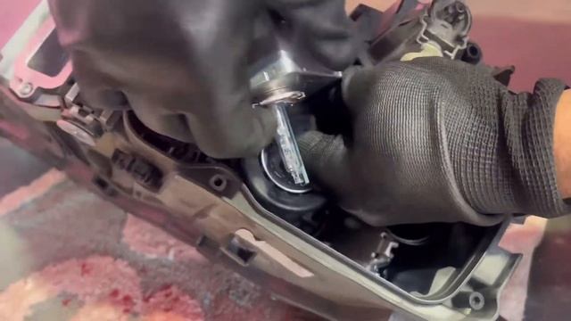 How to change headlight globe in an Audi Q7 | 2016-2019 | Headlight bulb replacement | Australia смотреть онлайн