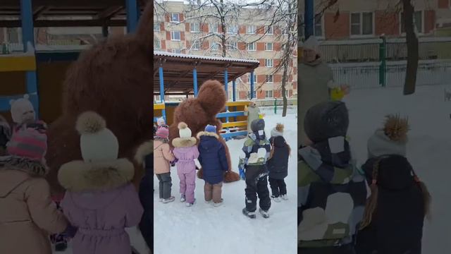 УШАСТИК ПРИШЁЛ ПОЗДРАВИТЬ МИЛУЮ ДЕВОЧКУ С ДНЁМ РОЖДЕНИЯ#status#дети#деньрождения#танцы#ростовыекукл смотреть онлайн