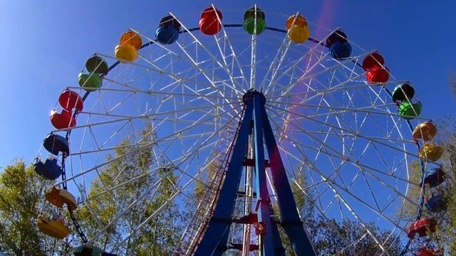 Парк Победы. Природа, аттракционы, солнце. смотреть онлайн