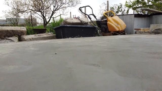 Как Забетонировать двор Анапа Бетонирование двора с затиркой вертолетом. смотреть онлайн