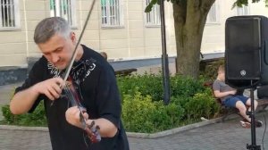 Виртуоз скрипки Артем Реутов выступает в Геленджике