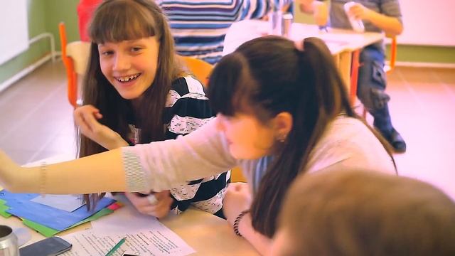 Выступление учениц студии рисования песком SandLand на фестивале юных техников «Техностарт» смотреть онлайн