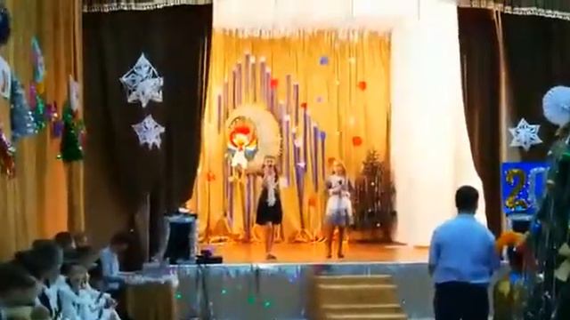 девочка в в чёрном платье классно поёт смотреть онлайн