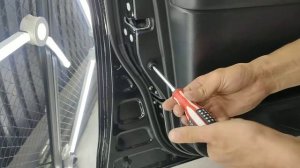 как разобрать обшивки дверей на Lexus 570.