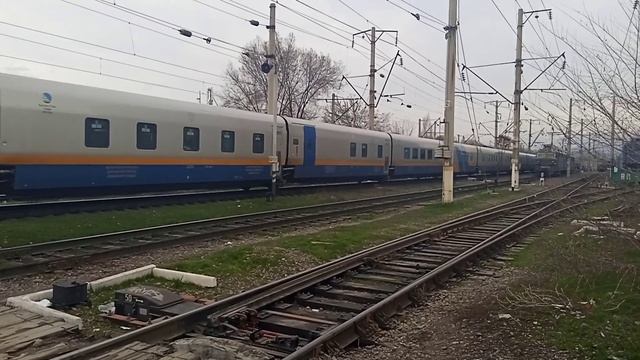Электровоз KZ4AС-0012 Скоростной поезд сообщением003 Алматы-2 Нурсултан Нурлыжол Станция Алматы-1 Ж смотреть онлайн