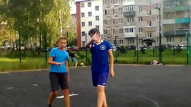 ФУТБОЛ"КАЛИНКА"ПРОТИВ"Д******Б" смотреть онлайн