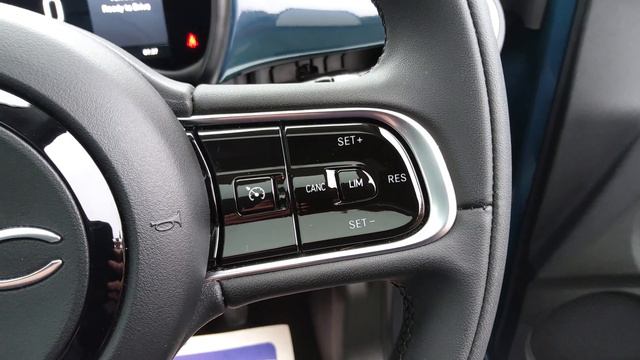 Fiat 500E Icon смотреть онлайн