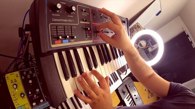 Synth Showcase #1 - Moog MG-1 (Realistic Concertmate MG-1) смотреть онлайн