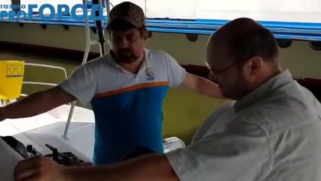 Катамаран на электрической тяге в пришвартовался для подзарядки Рязани смотреть онлайн