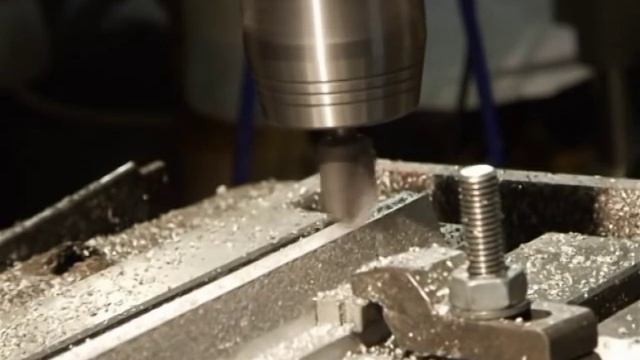 Casting and machining a SBR16 support rail for a CNC machine. смотреть онлайн
