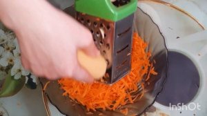 Салат со свежей морковью и копчёным сыром. Быстро,  просто и недорого!