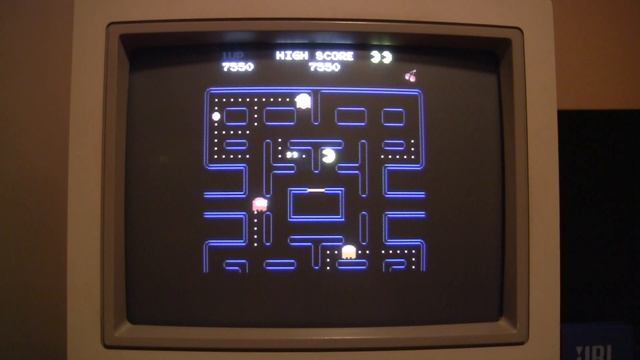 Pacman advanced guide, how to play. Real hardware, Commodore 64, CRT monitor. смотреть онлайн