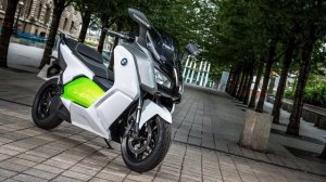 Compact Zero Emission City Transport: BMW C Evolution (Electric Maxi-Scooter)