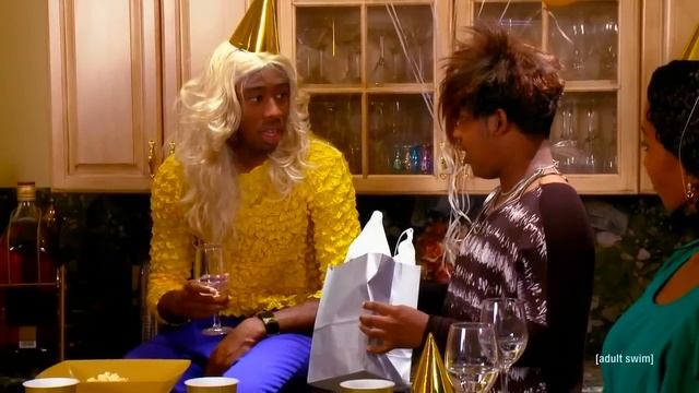 Happy Birthday, Bitch! - Loiter Squad смотреть онлайн