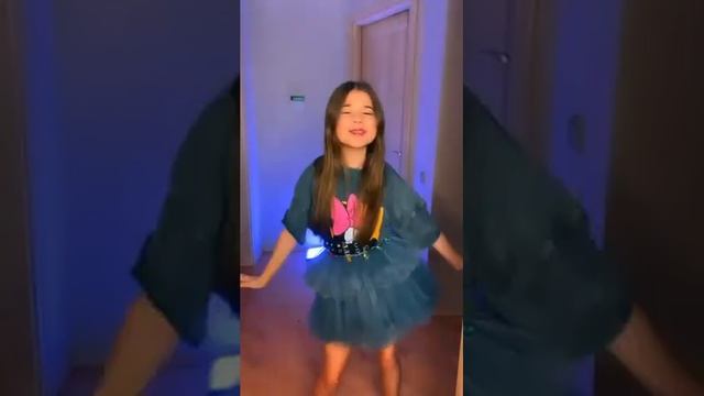 Клип "Воздушный поцелуй" Милана Хаметова.|Миланочка fan. смотреть онлайн