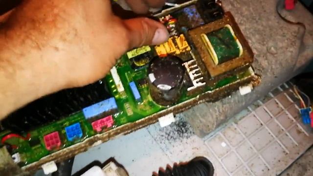 Тараканы на плате, много тараканов... смотреть онлайн