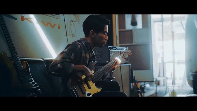 DELUXE JAZZ BASS® V KAZUKI ARAI EDITION | Fender смотреть онлайн