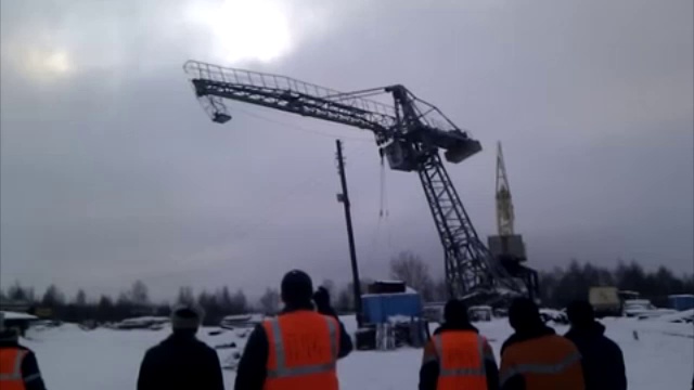Снос огромного крана смотреть онлайн