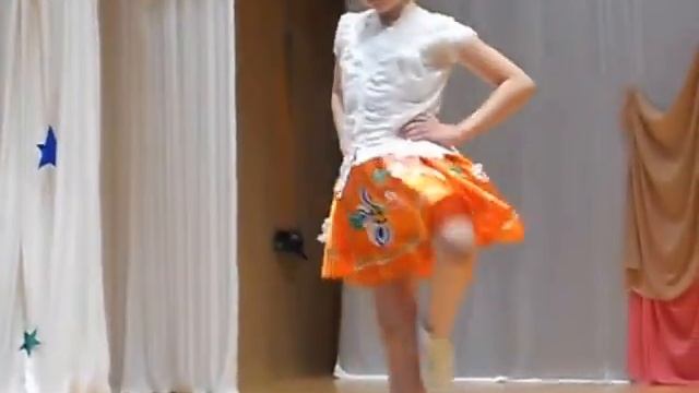 Шуточный казачий танец "Узенький проулочек". ч.1 смотреть онлайн