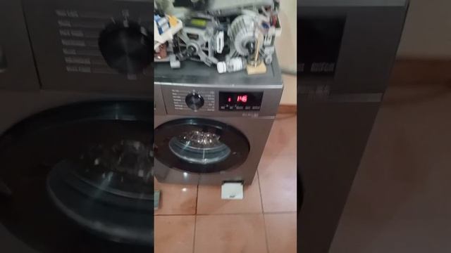 HISENSE F-01 ERROR CODE(clean water filter, check water pressure to resolve issue). смотреть онлайн