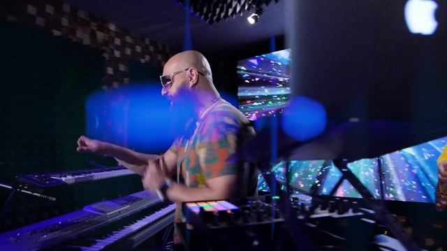 DJ