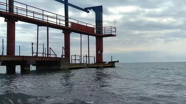 Шум прибоя у причала смотреть онлайн