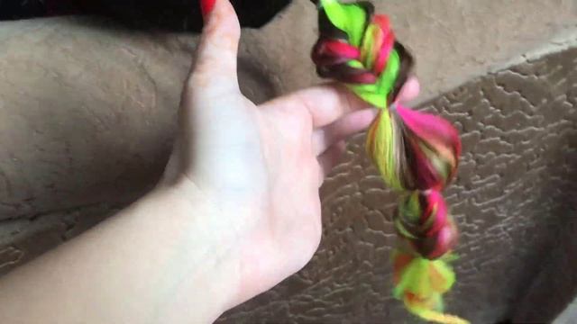 Очень эффектная прическа из канекалона | Плетем кракозябры смотреть онлайн