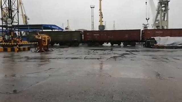 Как сдвинуть вагоны погрузчиком? смотреть онлайн