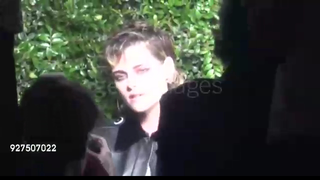 Kristen Stewart arriving and posing for photographers at the Chanel and Charles Finch Dinner смотреть онлайн
