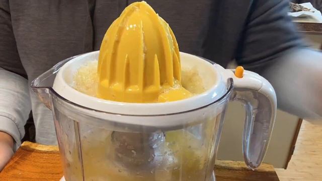 HOW TO JUICE THE LEMON смотреть онлайн