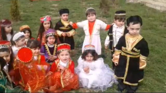 Qobustan sheher 1sayli uwaq baxcasinda Novruz shenliyi. смотреть онлайн