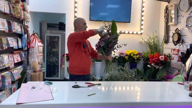 Мастер-класс на тему «Бюджетный букет»каскадный,односторонний ,упакован в корейском стиле? смотреть онлайн