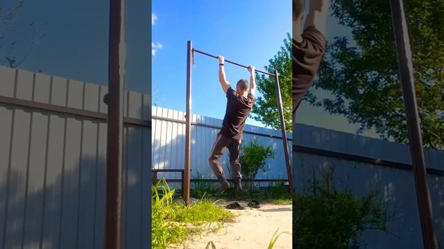 МОЙ ЛИЧНЫЙ РЕКОРД ПО ПОДТЯГИВАНИЯМ(34 ПОВТОРЕНИЯ) смотреть онлайн