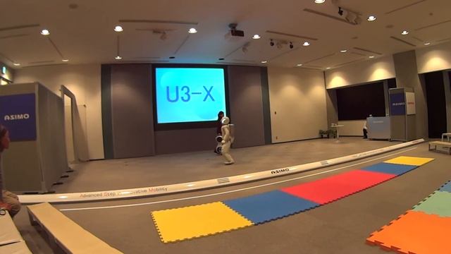 Honda Collection Hall - Asimo Demo 2 смотреть онлайн