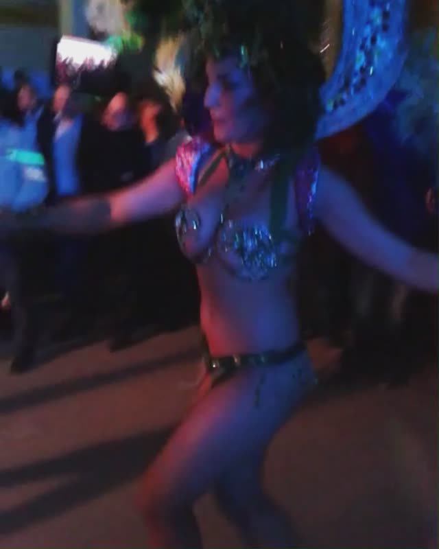 И тамада хороший, и конкурсы интересные смотреть онлайн