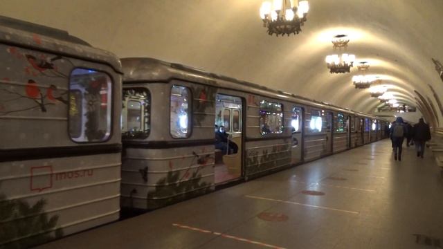 Станция м.Киевская "Новогодний поезд Еж3" 2021 смотреть онлайн