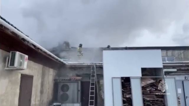 В Красноярском крае загорелся магазин смотреть онлайн