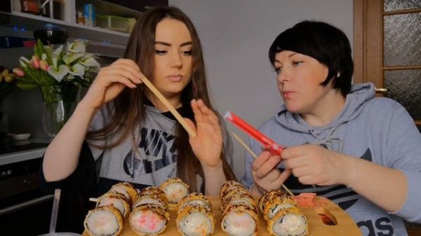 МУКБАНГ С МАМОЙ / РОЛЛЫ / СУШИ / MUKBANG / ROLLS / SUSHI