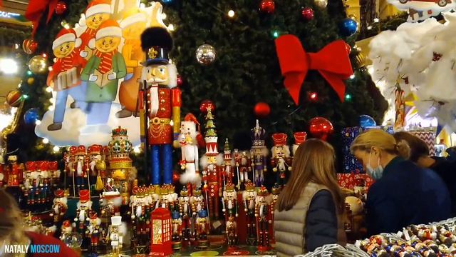 ГУМ новогодние витрины, ярмарка новогодних игрушек в ГУМе смотреть онлайн