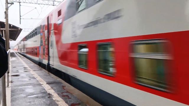 ЭП2К с двухэтажным поездом Санкт-Петербург-Москва в Обухово смотреть онлайн