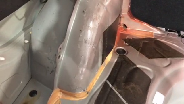 Не самая лучшая шумоизоляция ведет к снижению общего уровня комфорта в салоне Шкода Рапид смотреть онлайн