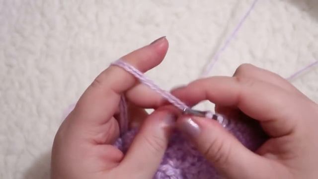 СЛЕДКИ СПИЦАМИ ЗА ПАРУ ЧАСОВ. УДОБНЫЕ И УЮТНЫЕ. БЫСТРО И КРАСИВО. МАСТЕР КЛАСС ДЛЯ НАЧИНАЮЩИХ. смотреть онлайн