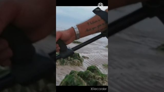 Wow Jeepers Creepers Her first GOLD! Treasure Rangers Metal Detecting #shorts смотреть онлайн