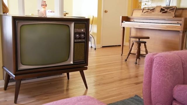 This woman lives every day like it’s 1958 смотреть онлайн